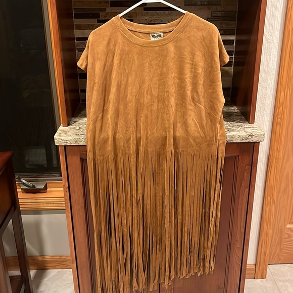 EUC Vocal Fringe Crop Top - Picture 2 of 5